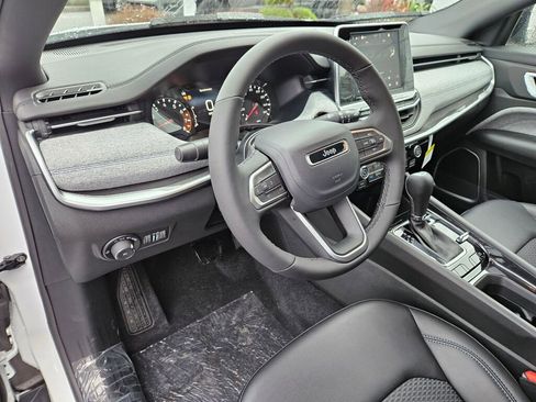 New 2026 Jeep Compass Latitude image 18