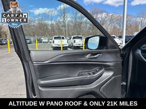 Used 2023 Jeep Grand Cherokee Altitude image 34