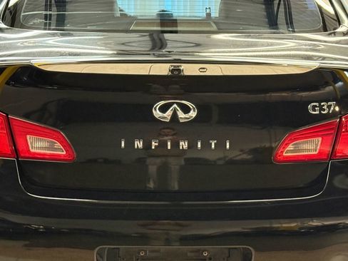 Used 2011 INFINITI G37 Journey image 11