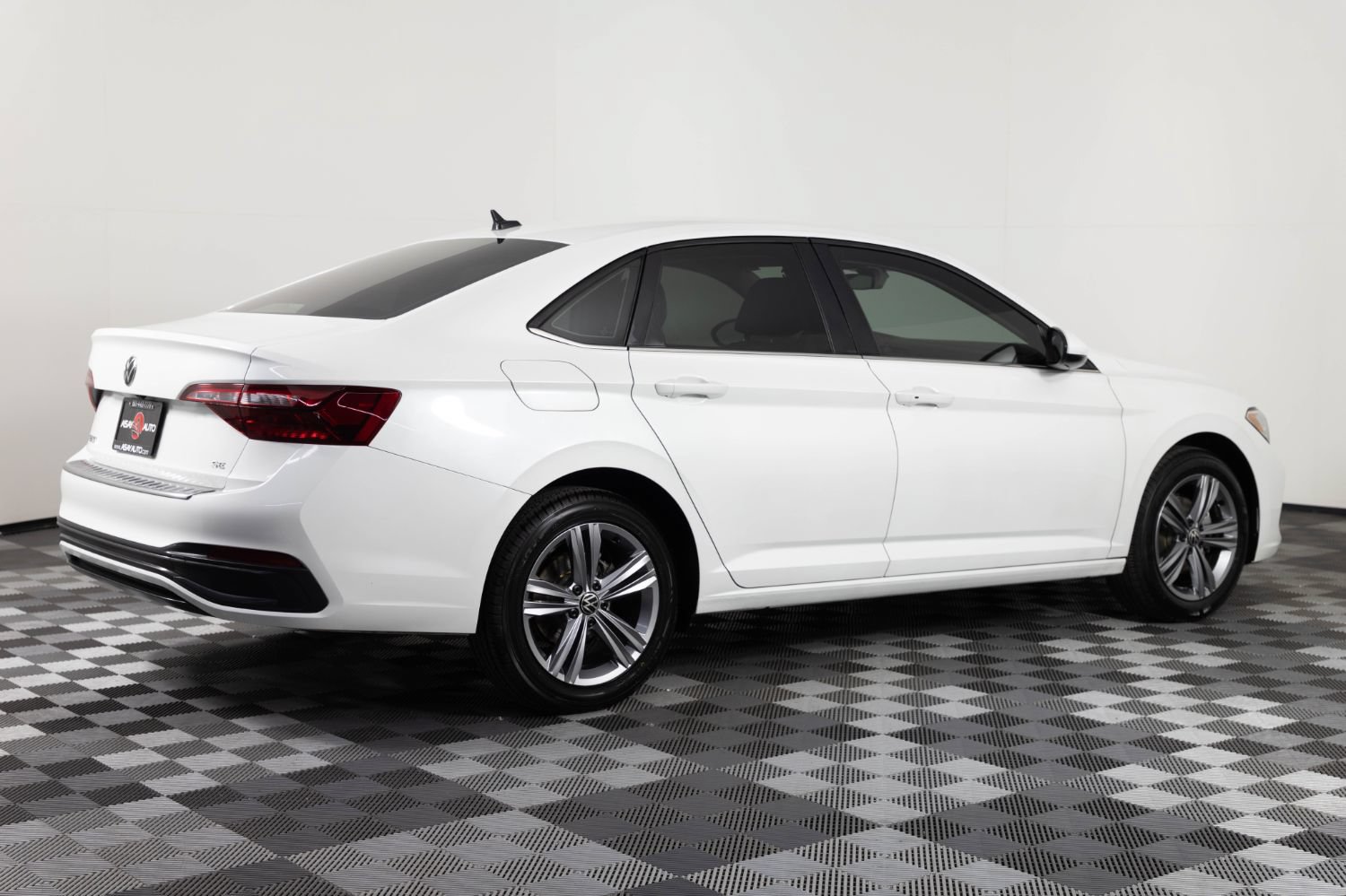 Used 2024 Volkswagen Jetta SE FWD image 7