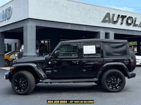 Used 2023 Jeep Wrangler Unlimited Sahara AWD/4WD image 4