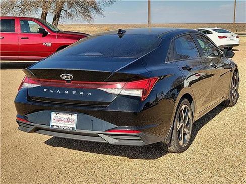 Used 2023 Hyundai Elantra SEL w/ Convenience Package image 4