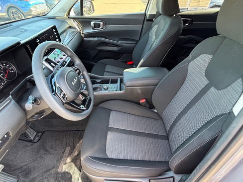 Certified 2023 Kia Sorento LX FWD image 21