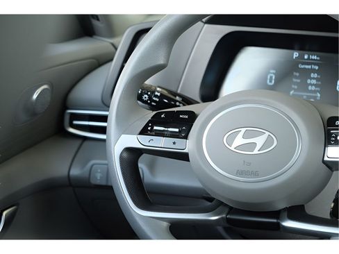 Used 2025 Hyundai Elantra SE FWD image 14