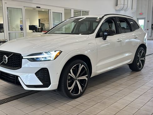 Used 2024 Volvo XC60 T8 Ultimate w/ Climate Package AWD/4WD image 9