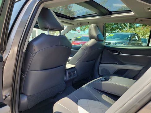 Used 2019 Toyota Camry XLE FWD image 12