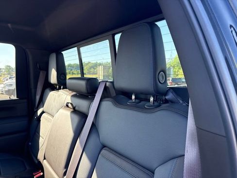 Used 2022 GMC Sierra 3500 Denali w/ Denali Black Diamond Edition AWD/4WD image 10