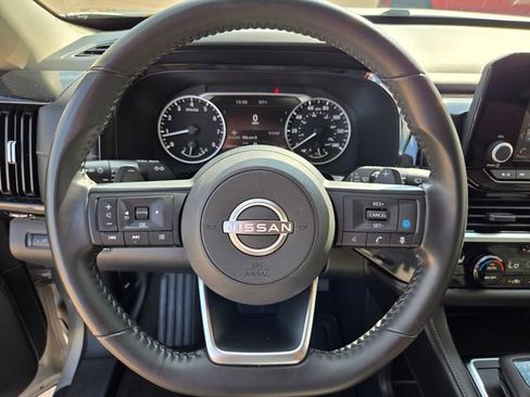 Used 2025 Nissan Pathfinder SV AWD/4WD image 35