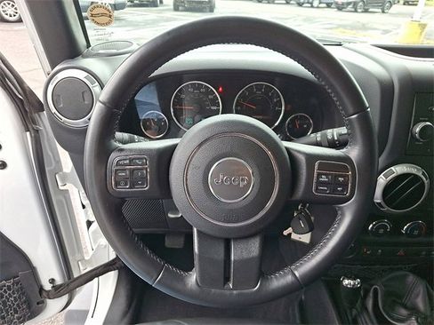 Used 2018 Jeep Wrangler Unlimited Sahara w/ Connectivity Group image 17