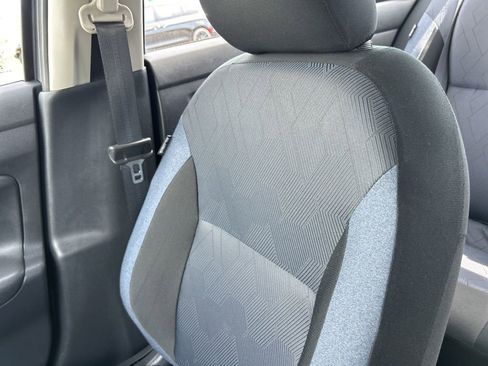 Used 2025 Nissan Versa SV FWD image 25