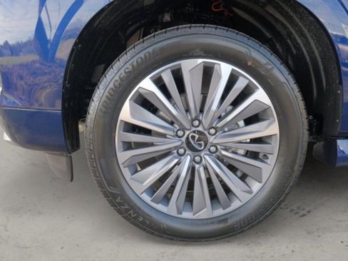 New 2025 INFINITI QX80 Luxe image 9