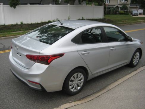 Used 2021 Hyundai Accent SE FWD image 5