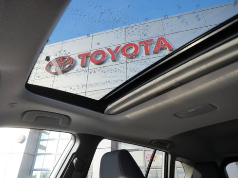 Certified 2023 Toyota Corolla Cross LE image 33