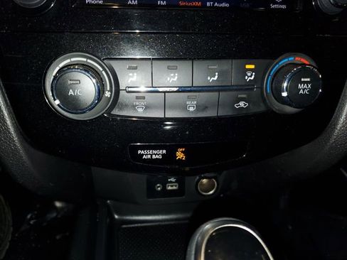 Used 2020 Nissan Rogue Sport S image 19