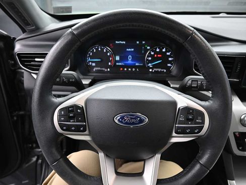 Used 2024 Ford Explorer XLT w/ Equipment Group 202A AWD/4WD image 13