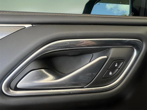 Used 2022 GMC Yukon AT4 w/ AT4 Premium Package image 12