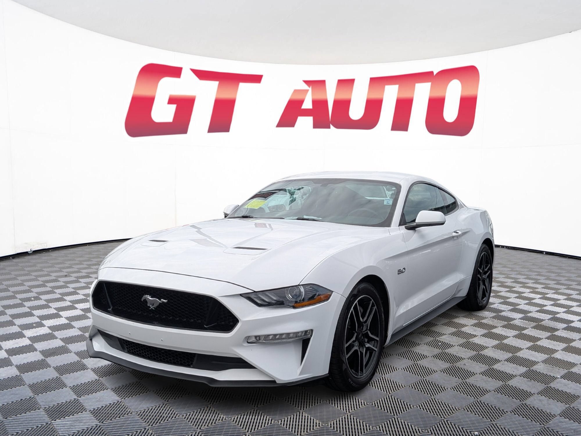 Used 2019 Ford Mustang GT RWD image 2