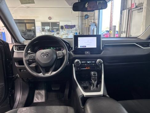 Used 2025 Toyota RAV4 XLE AWD/4WD image 21
