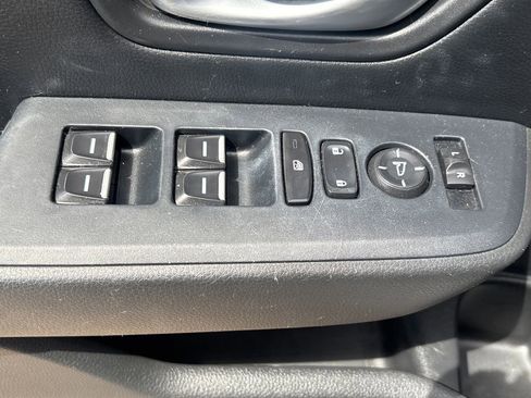 Used 2025 Honda Pilot Sport image 8