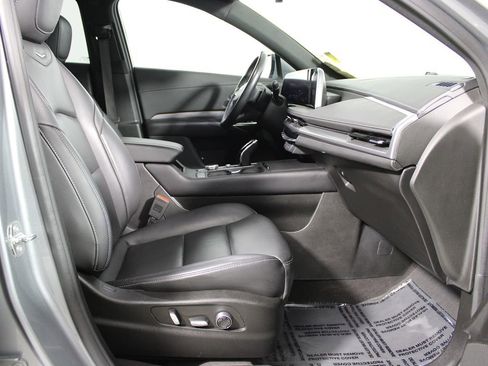Used 2024 Cadillac XT4 Premium Luxury image 11