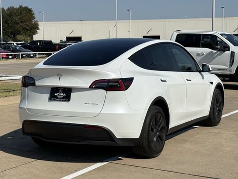 Used 2024 Tesla Model Y Long Range AWD/4WD image 4