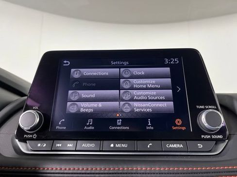 Used 2025 Nissan Rogue SV AWD/4WD image 29