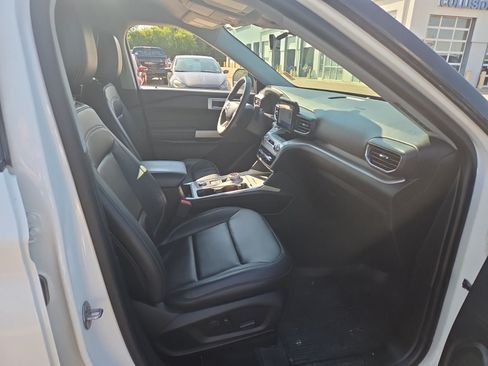 Used 2023 Ford Explorer XLT w/ Equipment Group 202A AWD/4WD image 12