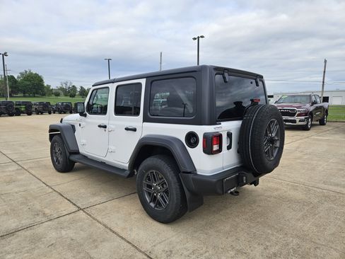 Used 2024 Jeep Wrangler Sport S image 4