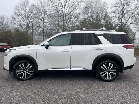 Used 2024 Nissan Pathfinder Platinum w/ Cargo Package image 6
