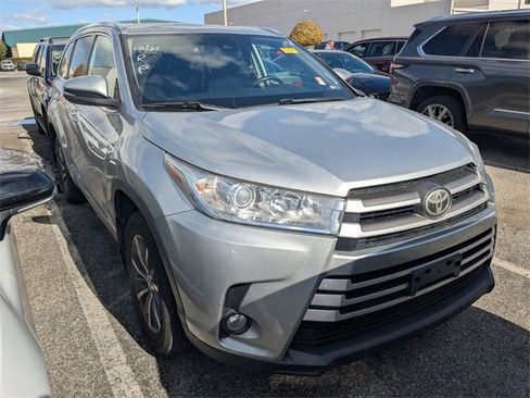 Used 2018 Toyota Highlander XLE image 1
