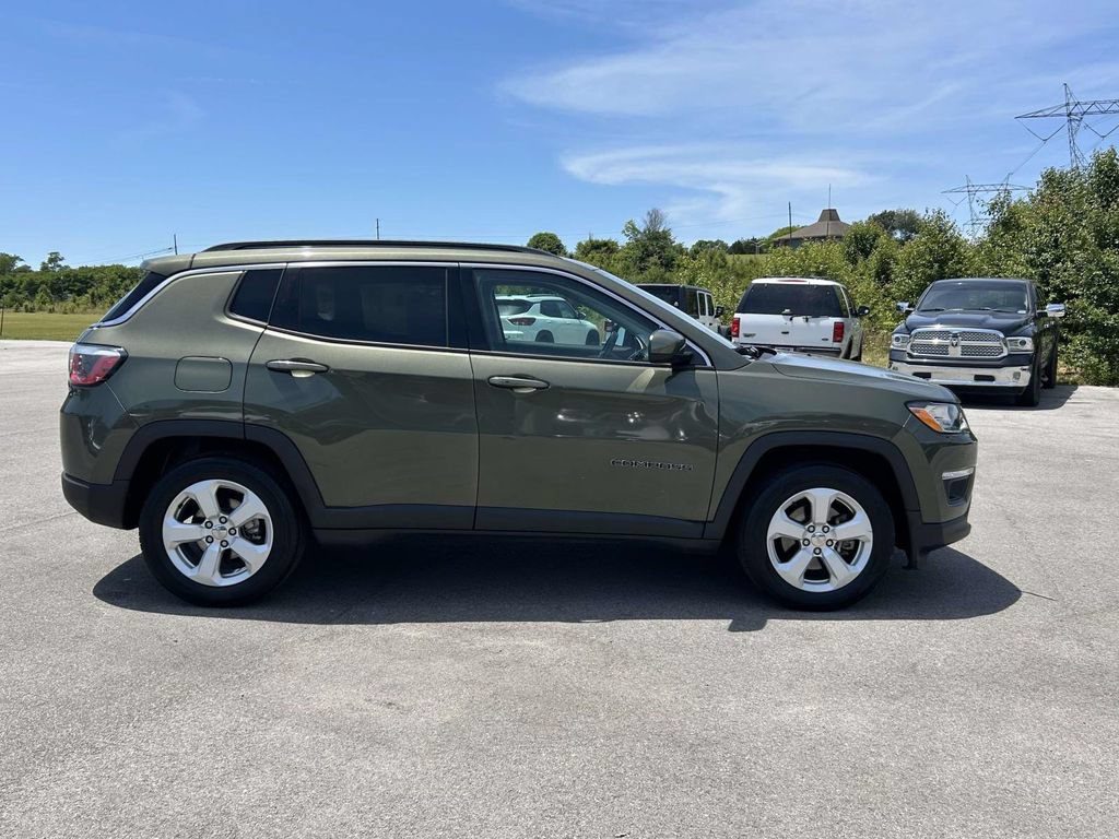 Used 2018 Jeep Compass Latitude FWD image 2