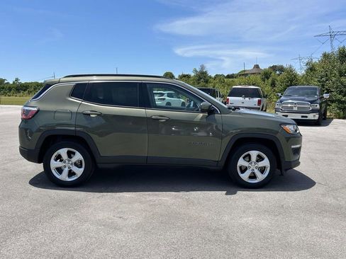 Used 2018 Jeep Compass Latitude FWD image 2