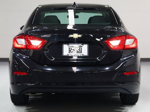 Used 2018 Chevrolet Cruze LT w/ Convenience Package FWD image 2