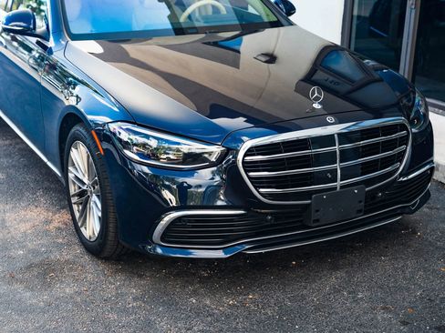 Used 2023 Mercedes-Benz S 580 4MATIC Sedan image 3