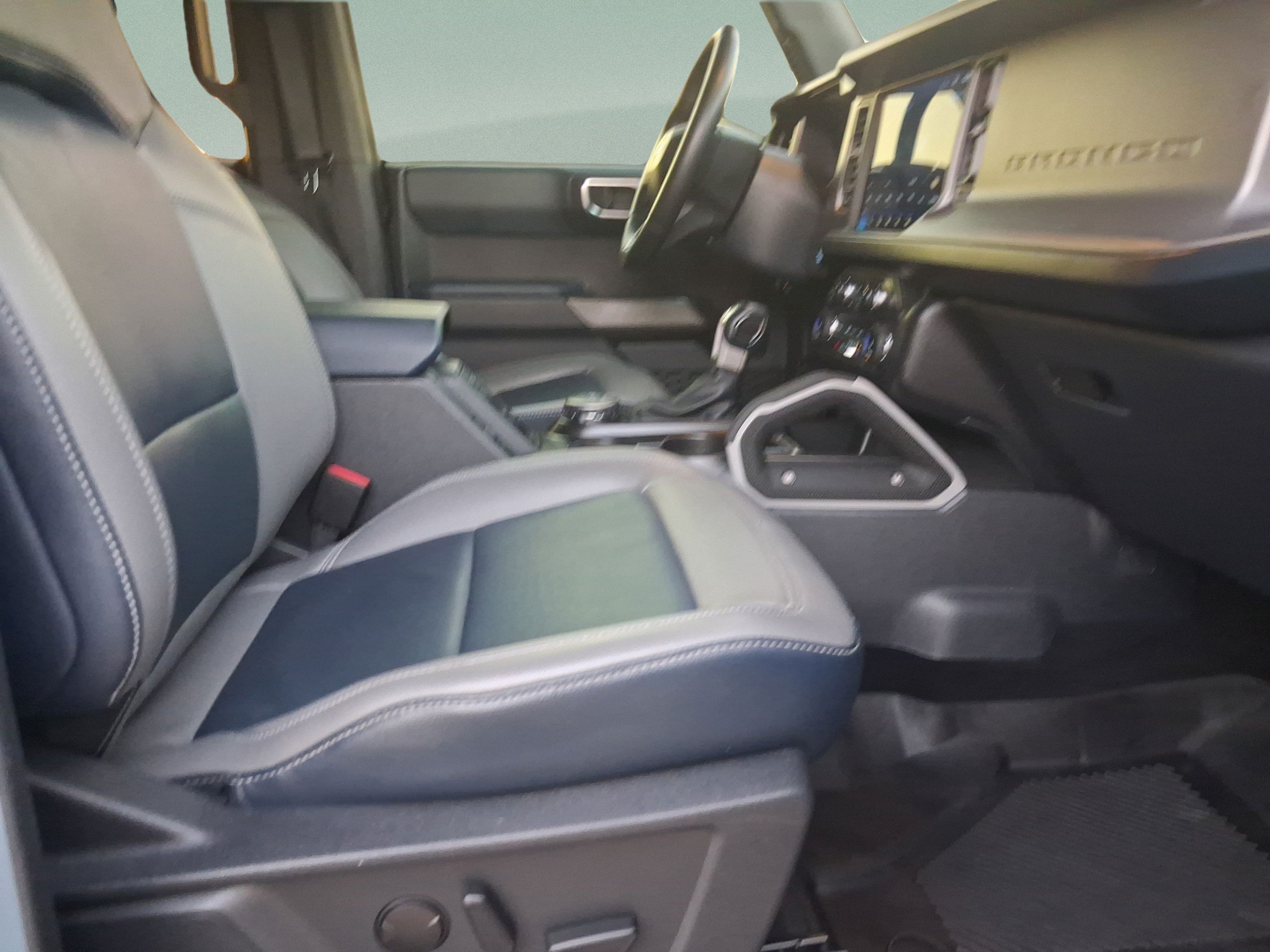 Used 2022 Ford Bronco Outer Banks AWD/4WD image 32