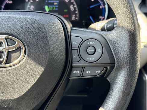 Used 2023 Toyota RAV4 XLE AWD/4WD image 9
