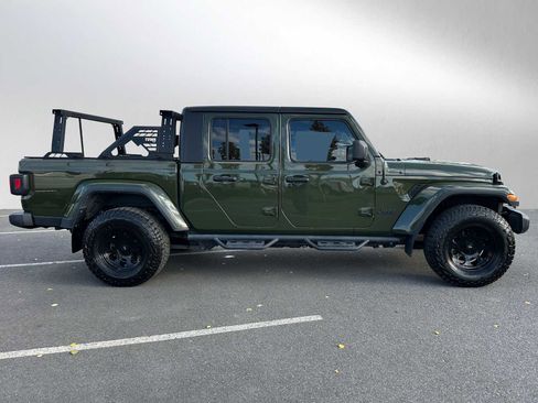 Used 2022 Jeep Gladiator Sport image 2