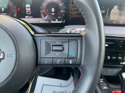 Used 2025 Nissan Kicks SR FWD image 13