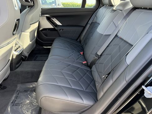 Used 2025 BMW i7 eDrive50 w/ M Sport Package image 31