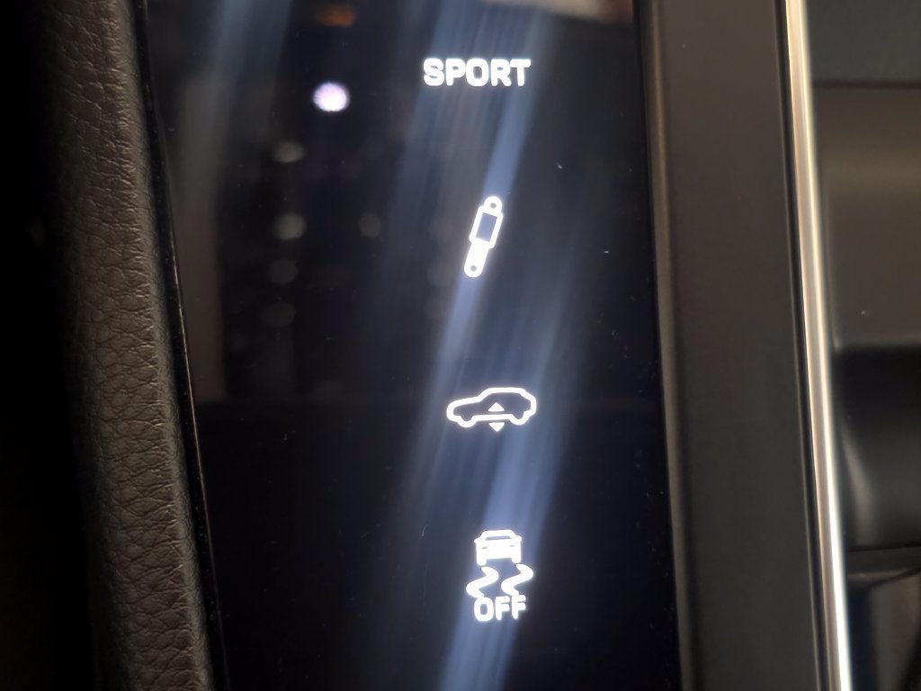Certified 2026 Porsche Macan S AWD/4WD image 33