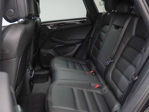 Certified 2026 Porsche Macan AWD/4WD image 18