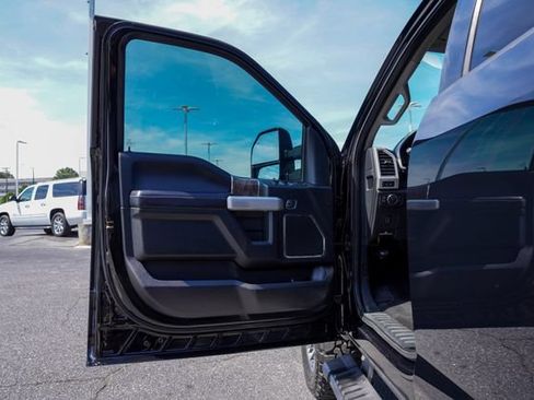 Used 2018 Ford F250 Lariat w/ Lariat Value Package AWD/4WD image 16