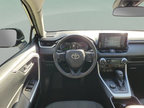 Used 2021 Toyota RAV4 XLE AWD/4WD image 21
