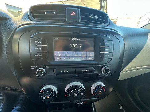 Used 2019 Kia Soul image 18