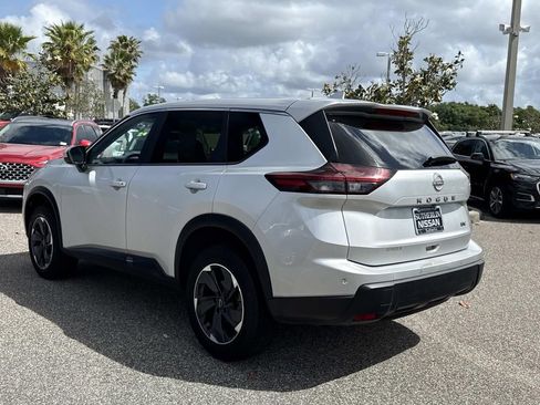 Certified 2024 Nissan Rogue SV FWD image 6