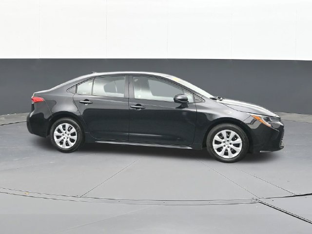 Used 2025 Toyota Corolla LE FWD image 17