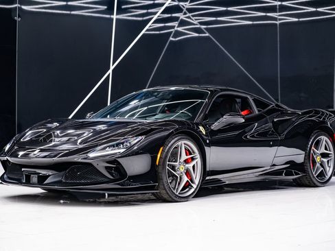 Used 2022 Ferrari F8 Tributo RWD image 1