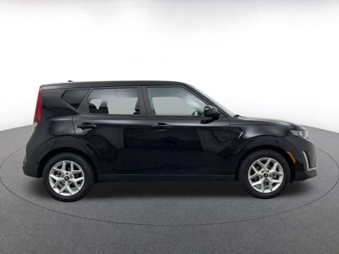 Used 2025 Kia Soul LX w/ LX Technology Package FWD image 8