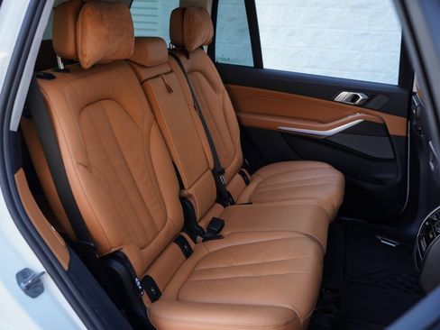 Used 2022 BMW X7 xDrive40i w/ Premium Package image 26