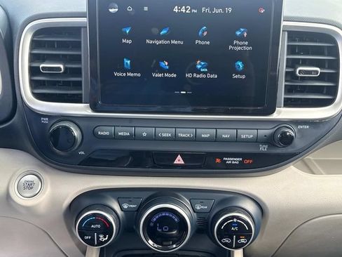 Used 2024 Hyundai Venue Limited FWD image 31